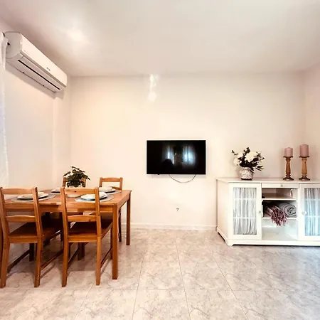 Brisas De Apartment *